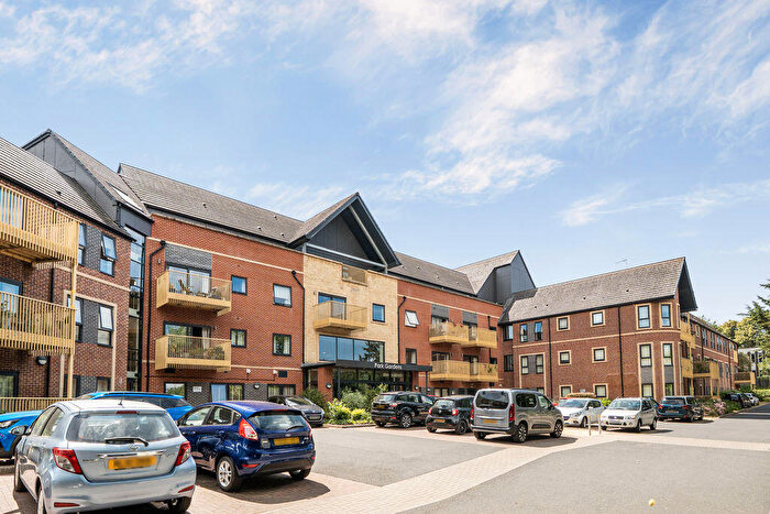 2 Bedroom Flat For Sale In Park Gardens, Bath Road, Banbury, OX16