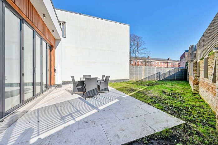 2 Bedroom Property To Rent In Kew Bridge Court, Chiswick, London, W4