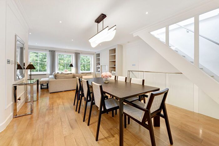 4 Bedroom Flat For Sale In Courtfield Gardens, Earls Court, London, SW5