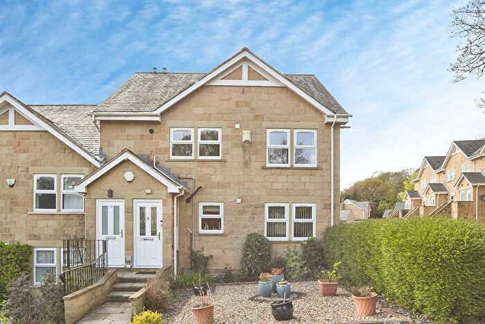 2 Bedroom Flat For Sale In Newlay Wood Rise, Horsforth, Leeds, LS18