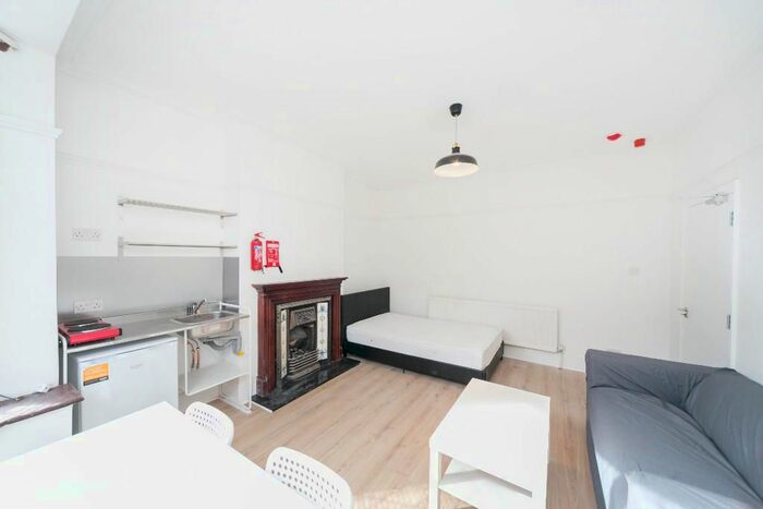 Studio To Rent In Ravensbourne Park, London, SE6