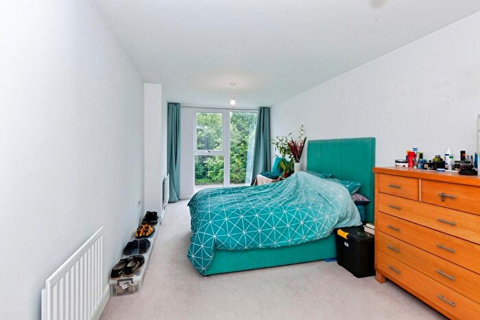 2 Bedroom Flat For Sale In Vicus Way, Maidenhead, Berkshire, SL6