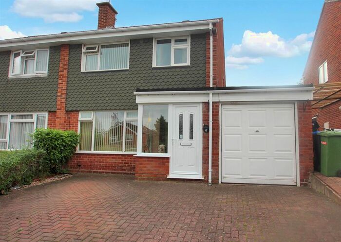 3 Bedroom Property To Rent In York Close, Studley, B80