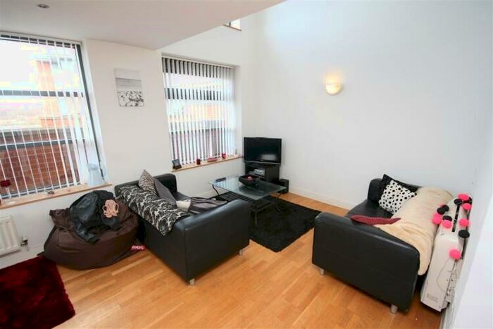 3 Bedroom Apartment To Rent In Lake House, Ellesmere Street Manchester, M15