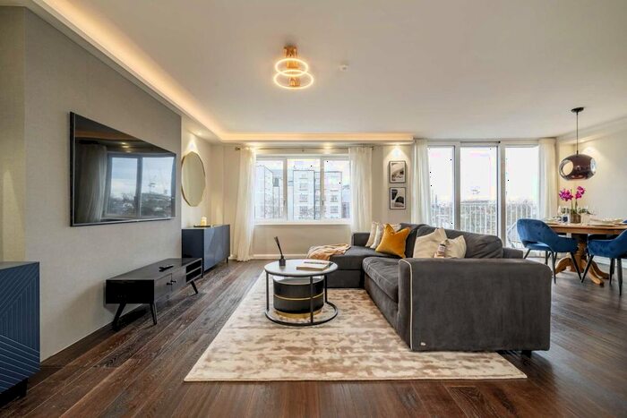 3 Bedroom Flat To Rent In St. Mary Abbots Terrace, London, W14