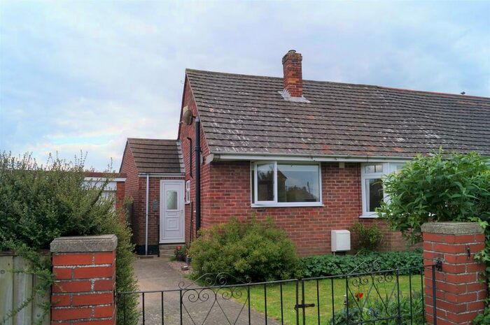 2 Bedroom Semi-Detached Bungalow To Rent In Jacobs Close, Glastonbury, BA6