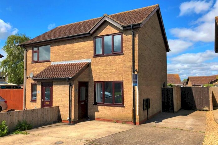 2 Bedroom Semi-Detached House To Rent In Sunningdale Drive, Immingham DN40