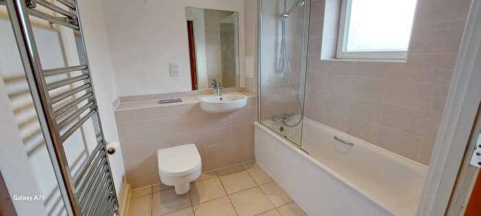 2 Bedroom Flat To Rent In Maylands Avenue, Hemel Hempstead, HP2