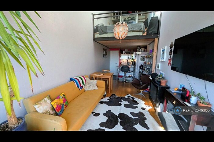 1 Bedroom Flat To Rent In Manhattan Building, London, E3