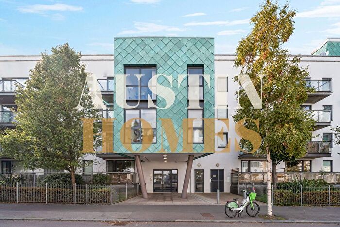 2 Bedroom Flat For Sale In Drayton Park, London, N5