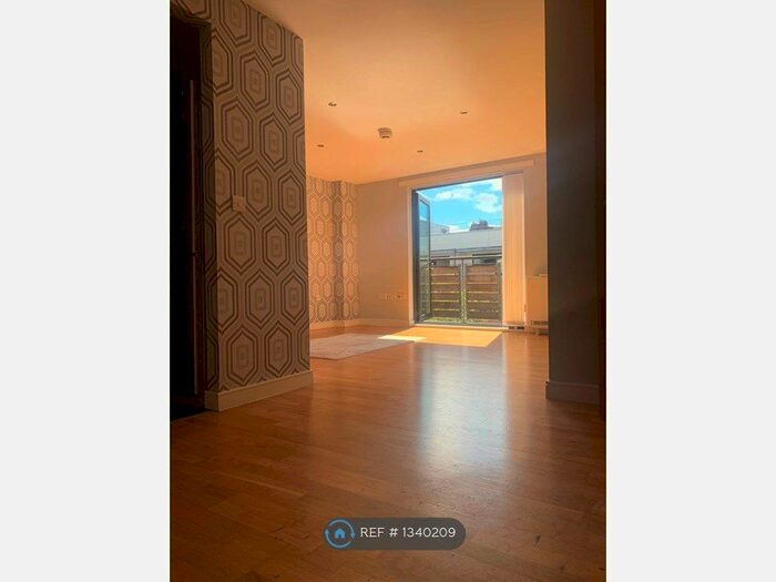 2 Bedroom Flat To Rent In Tradewinds Square, Liverpool, L1