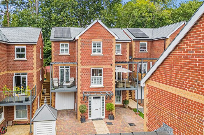 5 Bedroom Town House To Rent In Flora Close, Exmouth, EX8