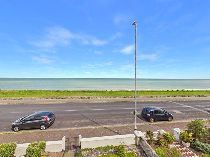 1 Bedroom Apartment For Sale In Royal Esplanade, Margate, CT9