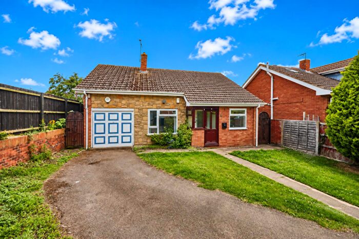 3 Bedroom Detached Bungalow For Sale In Andrew Close, Stoke Golding, Nuneaton, CV13