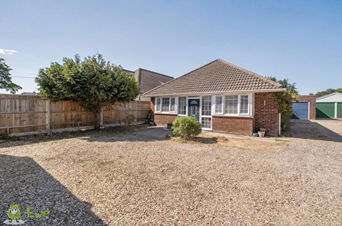 4 Bedroom Bungalow For Sale In Silchester Road, Pamber Heath, Tadley, Hampshire, RG26