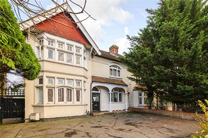9 Bedroom Semi-Detached House For Sale In Green Lanes, Palmers Green, London, N13