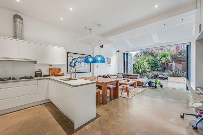 4 Bedroom Terraced House For Sale In Hamilton Road, Chiswick, London, W4