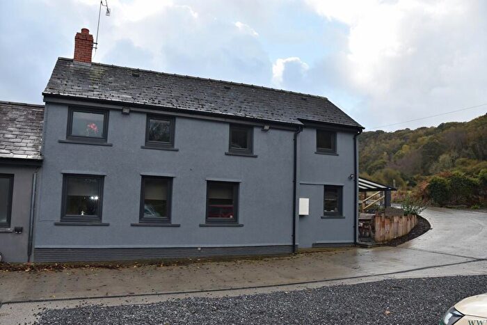 3 Bedroom Semi-Detached House To Rent In Trewennol, Felindre, SA44