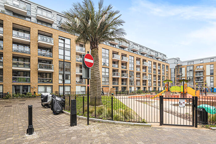 2 Bedroom Flat To Rent In Packington Square, London, N1