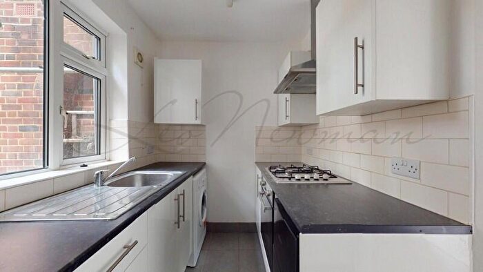 2 Bedroom Flat To Rent In Bedford Close, Barnet, N10