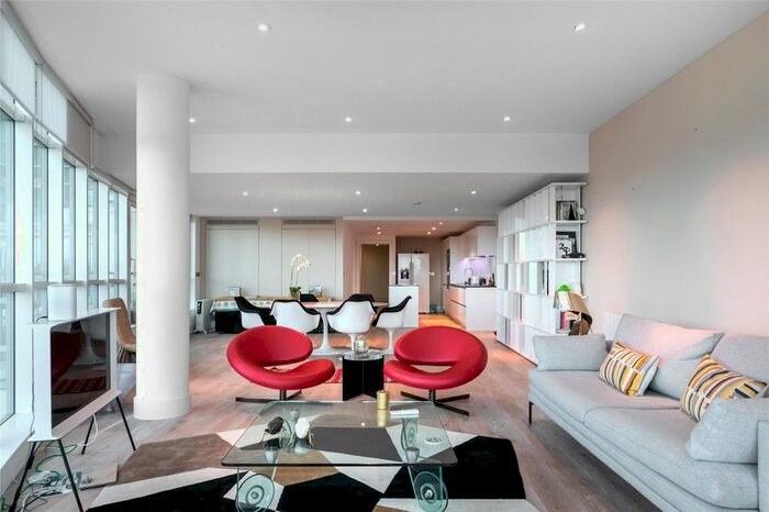 3 Bedroom Flat To Rent In Hamilton House, St George Wharf, London, SW8