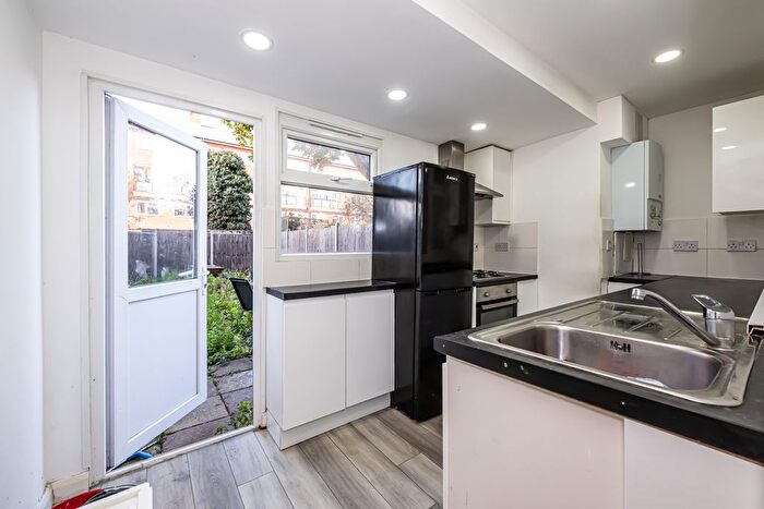 4 Bedroom Terraced House To Rent In Olney Road, London, SE17