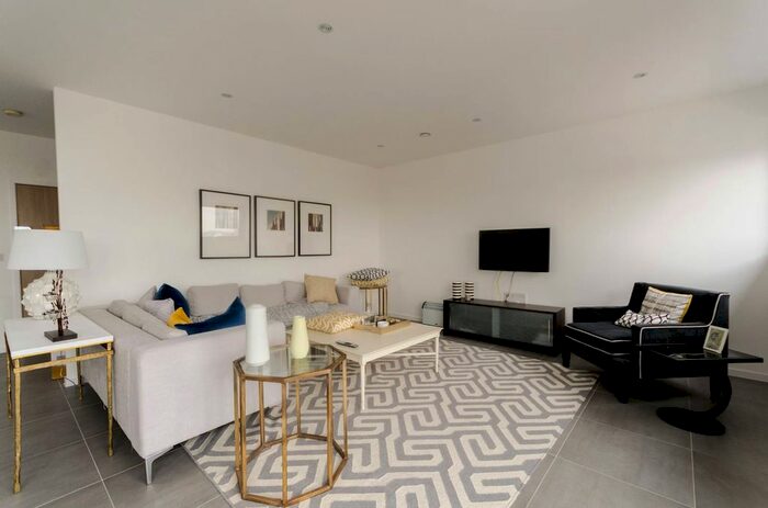 2 Bedroom Flat To Rent In Ewer Street, Borough, London, SE1