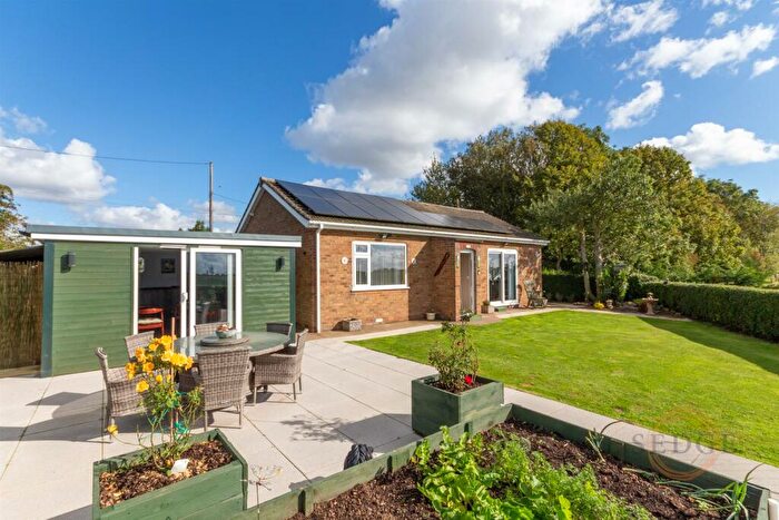2 Bedroom Detached Bungalow For Sale In Willows Lane, Sibsey, Boston, PE22