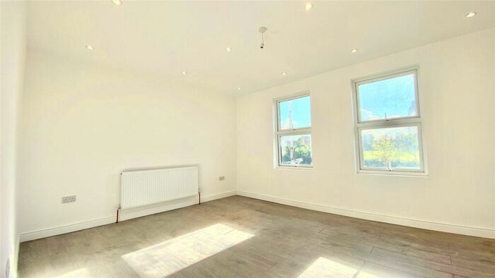 2 Bedroom Maisonette To Rent In Wokingham Road, Reading, Berkshire, RG6