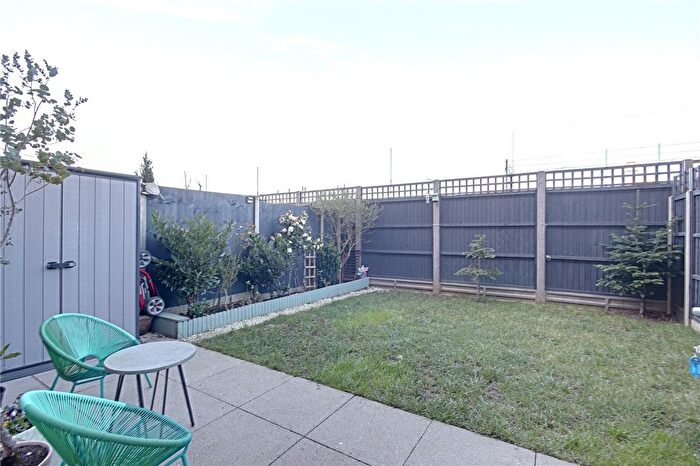 5 Bedroom Terraced House To Rent In Ediswan Way, Enfield, EN3