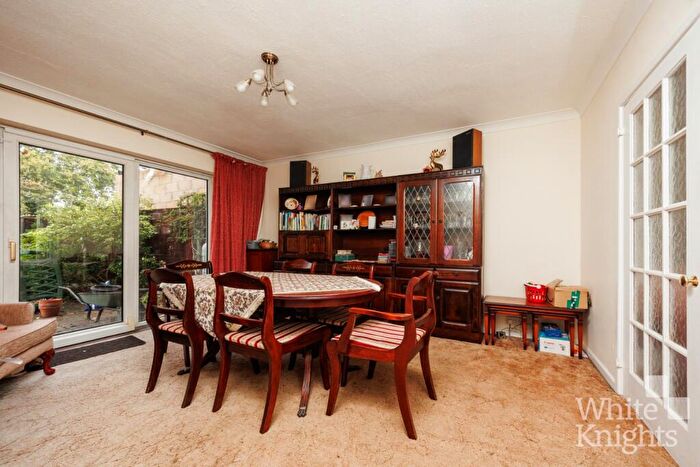 4 Bedroom Semi-Detached House For Sale In Wokingham Road, Earley, Reading, Berkshire, RG6
