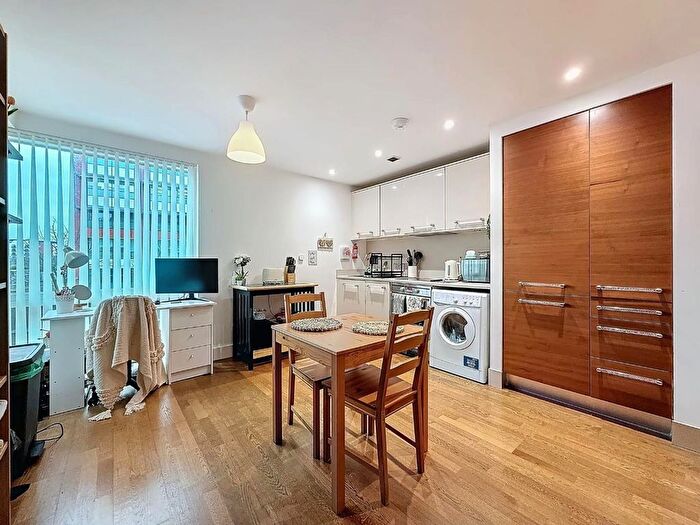 1 Bedroom Flat For Sale In Falcon Drive, Cardiff, CF10