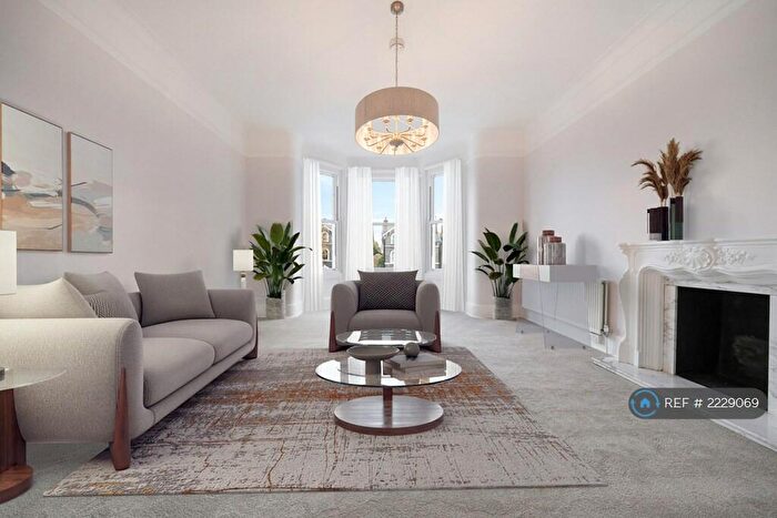 3 Bedroom Flat To Rent In Blackheath, London, SE3