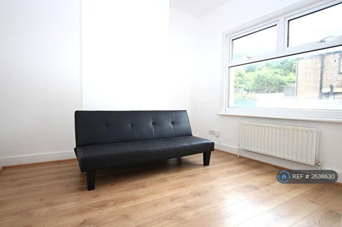 2 Bedroom End Of Terrace House To Rent In Church Hill, Chatham, ME5