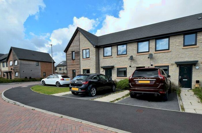 3 Bedroom Town House To Rent In Park Way, Rotherham, S63
