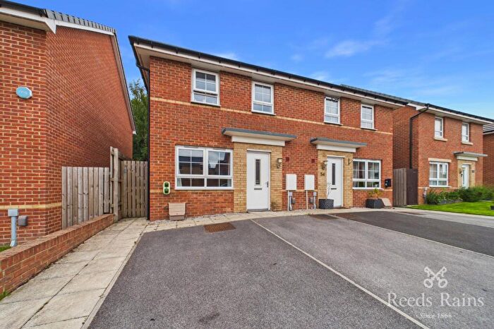 3 Bedroom Semi-Detached House To Rent In Bradfield Avenue, Morley, Leeds, West Yorkshire, LS27