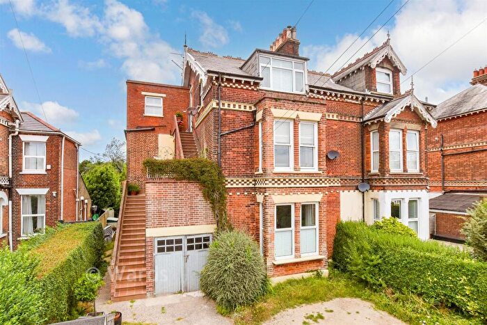 2 Bedroom Flat For Sale In London Road, Deal, Kent, CT14
