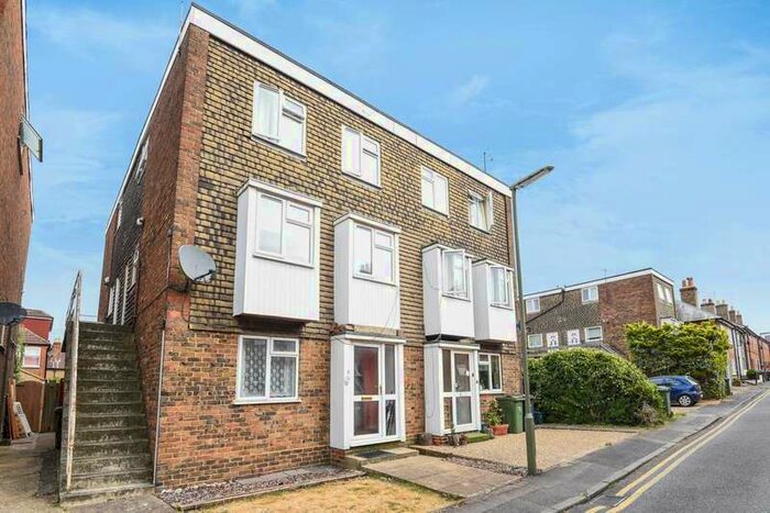 2 Bedroom Maisonette Flat To Rent In Drummond Road, Guildford, GU1