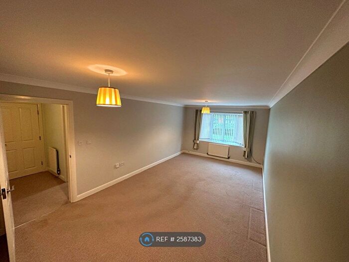 2 Bedroom Flat To Rent In Fielding Court, Morley, Leeds, LS27