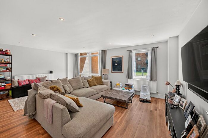 3 Bedroom Flat For Sale In Lowry House, Cassilis Road, E14