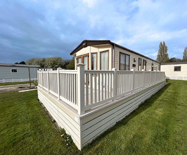 3 Bedroom Park Home For Sale In Broadway Lane, South Cerney, Cirencester, GL7