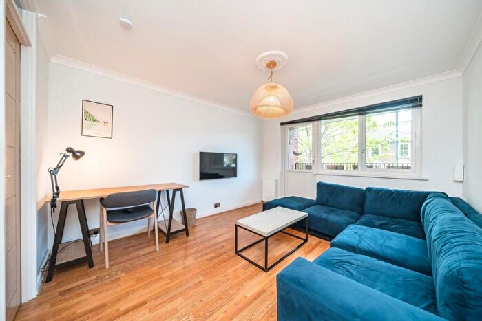 1 Bedroom Flat To Rent In Bath Close, Nunhead, SE15