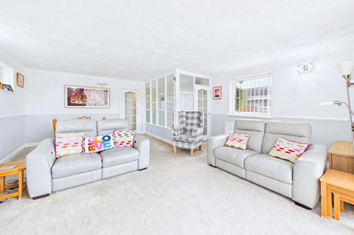 4 Bedroom Bungalow For Sale In West Way, Broadstone, Dorset, BH18 - Photo 5