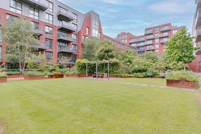 2 Bedroom Flat To Rent In Gaumont Place, London, SW2
