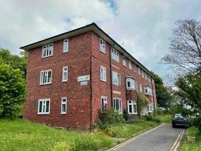 3 Bedroom Flat To Rent In Bromley Road, Brighton, BN2