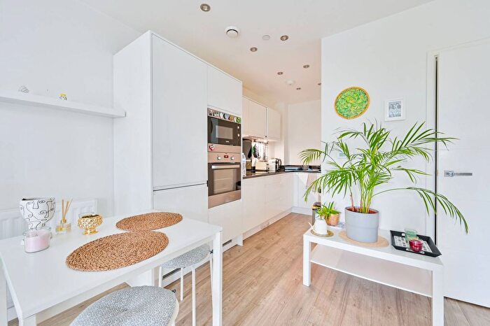 1 Bedroom Flat For Sale In Regency Heights, Park Royal, London, NW10