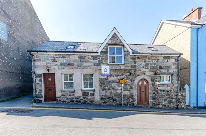2 Bedroom Detached House For Sale In Castle Street, Criccieth, Gwynedd, LL52