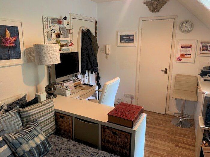 Studio To Rent In Avonmore Road, London, W14