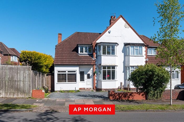 3 Bedroom Semi-Detached House For Sale In Westridge Road, Birmingham, West Midlands, B13