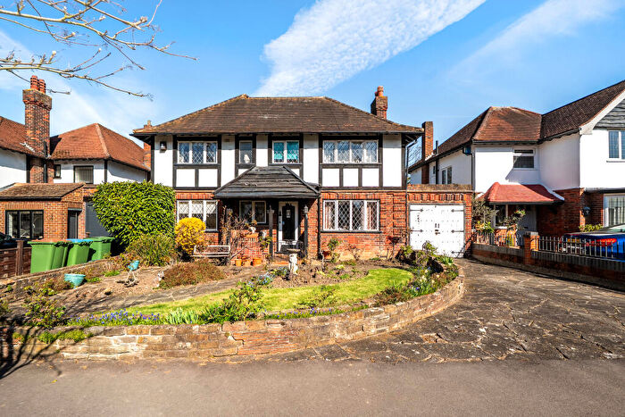 4 Bedroom Detached House For Sale In Hinchley Drive, Esher, KT10